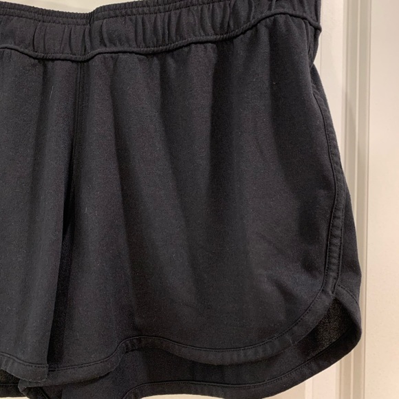 Under Armour Shorts - Picture 2 of 7